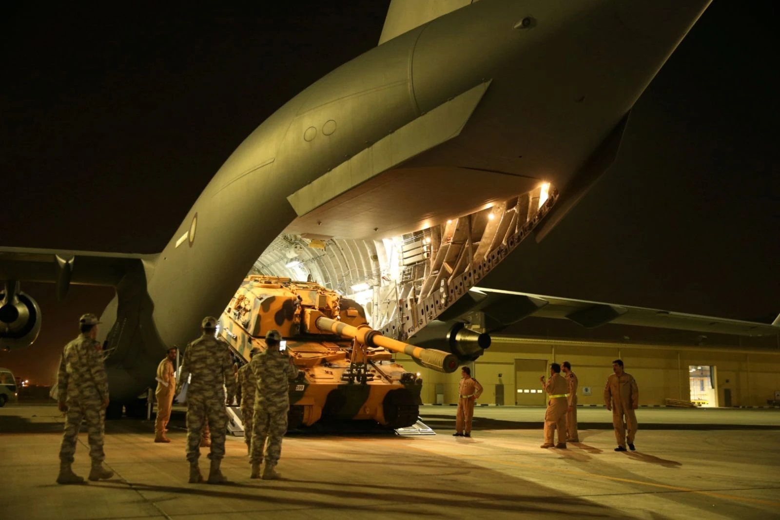 Türk askerleri Katar'daki tatbikata katıldı
