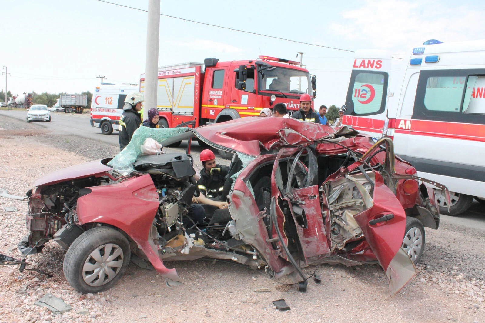 Hemşire, eşinin öldüğü kaza yerinde sinir krizi geçirdi