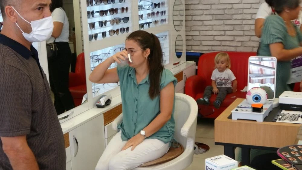 Faciadan dönüldü! Drift atan otomobil iş yerine daldı