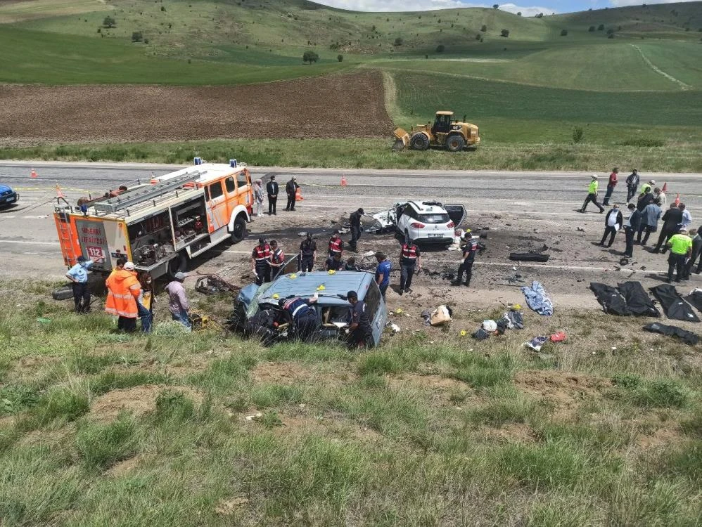 Sivas'taki kazada ölen 9 kişinin kimlikleri belirlendi