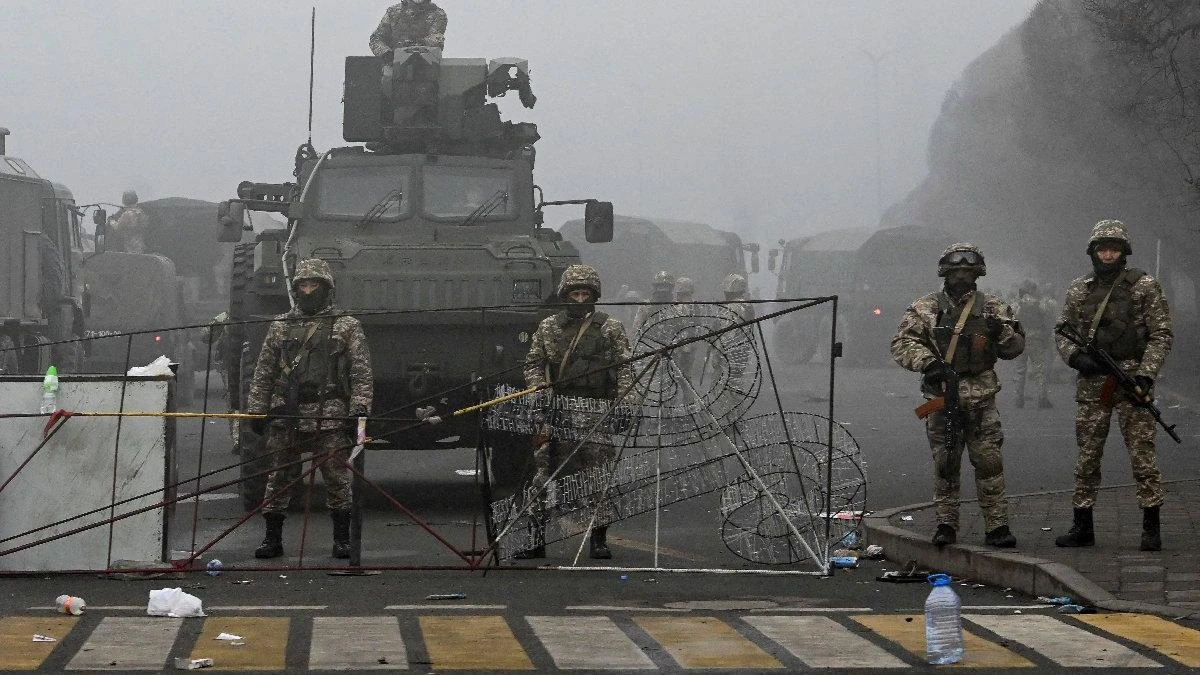 Kazakistan'dan KGAÖ üyeleri çekiliyor! Rusya Savunma Bakanlığı açıkladı