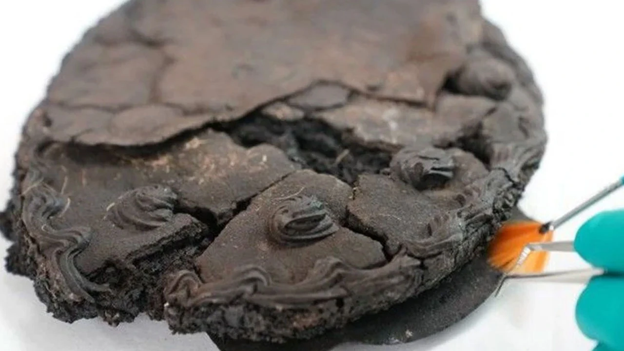 Arkeologlardan şaşırtıcı keşif: 2. Dünya Savaşı’ndan kalma kek bulundu