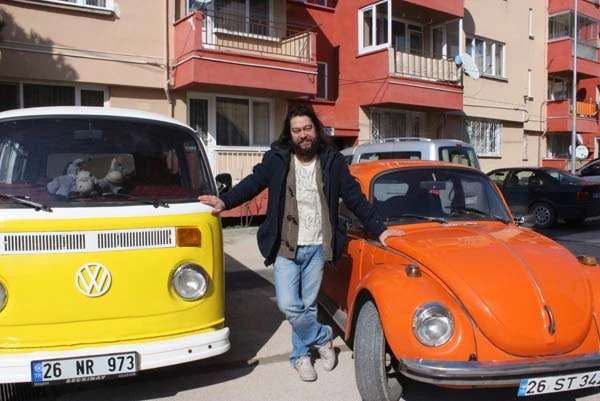 Kız isimleri verdiği araçlarına gözü gibi bakıyor