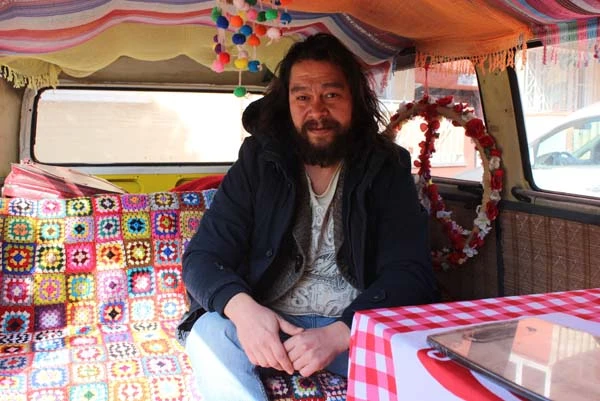 Kız isimleri verdiği araçlarına gözü gibi bakıyor