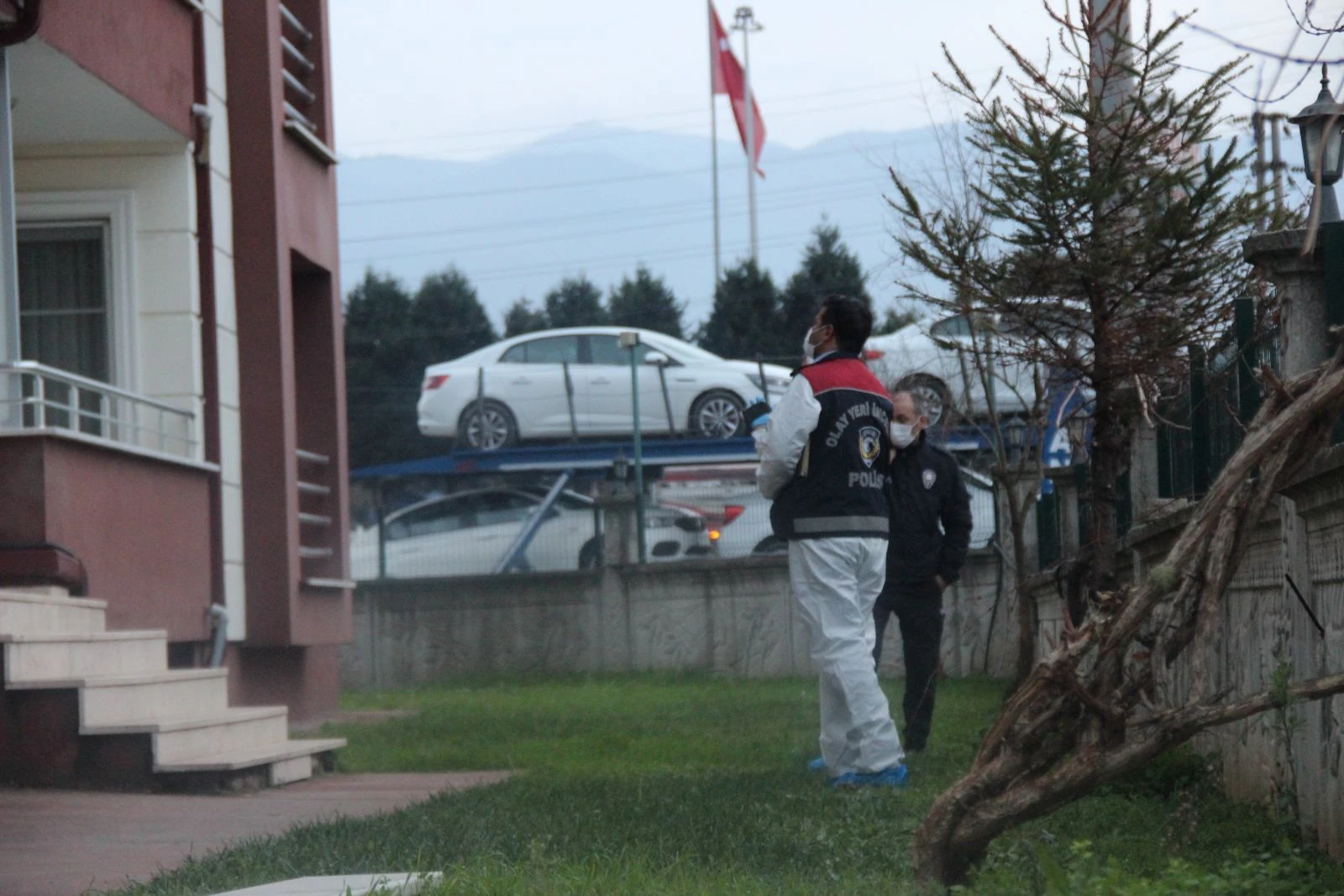 Cinayeti çocukları arayarak haber verdi