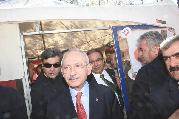Kılıçdaroğlu'ndan 'evet' çadırına sürpriz ziyaret