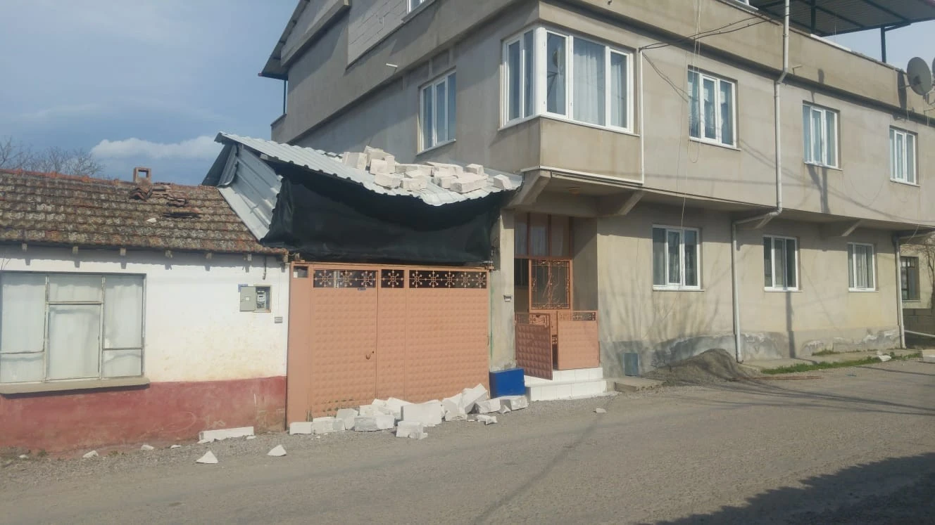 Bursa'da lodos evin duvarlarını yıktı