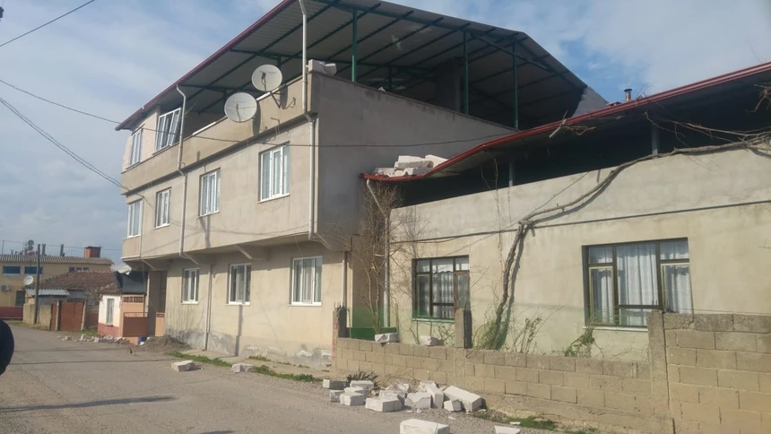 Bursa'da lodos evin duvarlarını yıktı