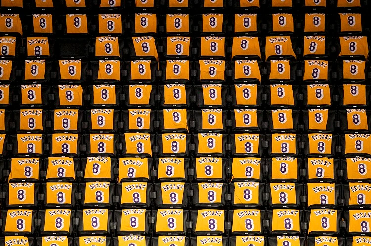 NBA'de Lakers, Kobe Bryant'ın ölümü sonrası ilk maçına çıktı