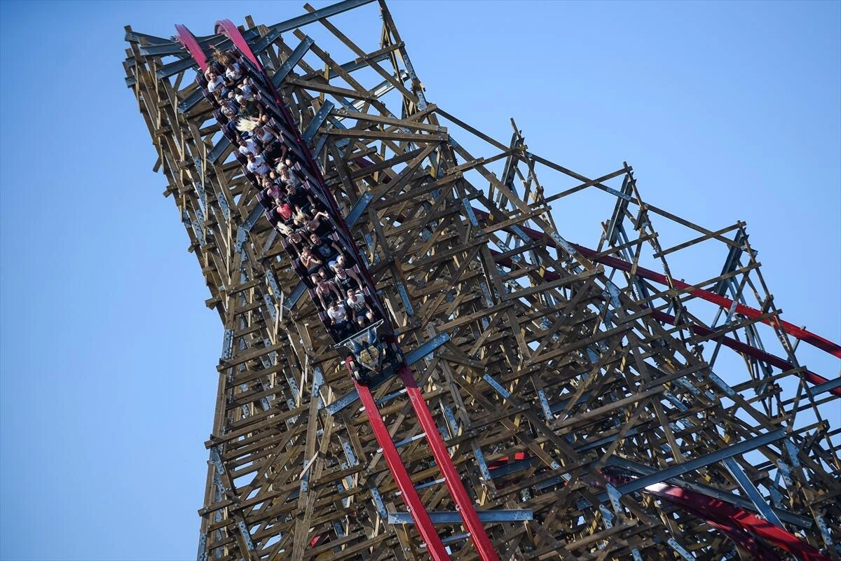 Dünyanın en uzun tahta lunapark treni