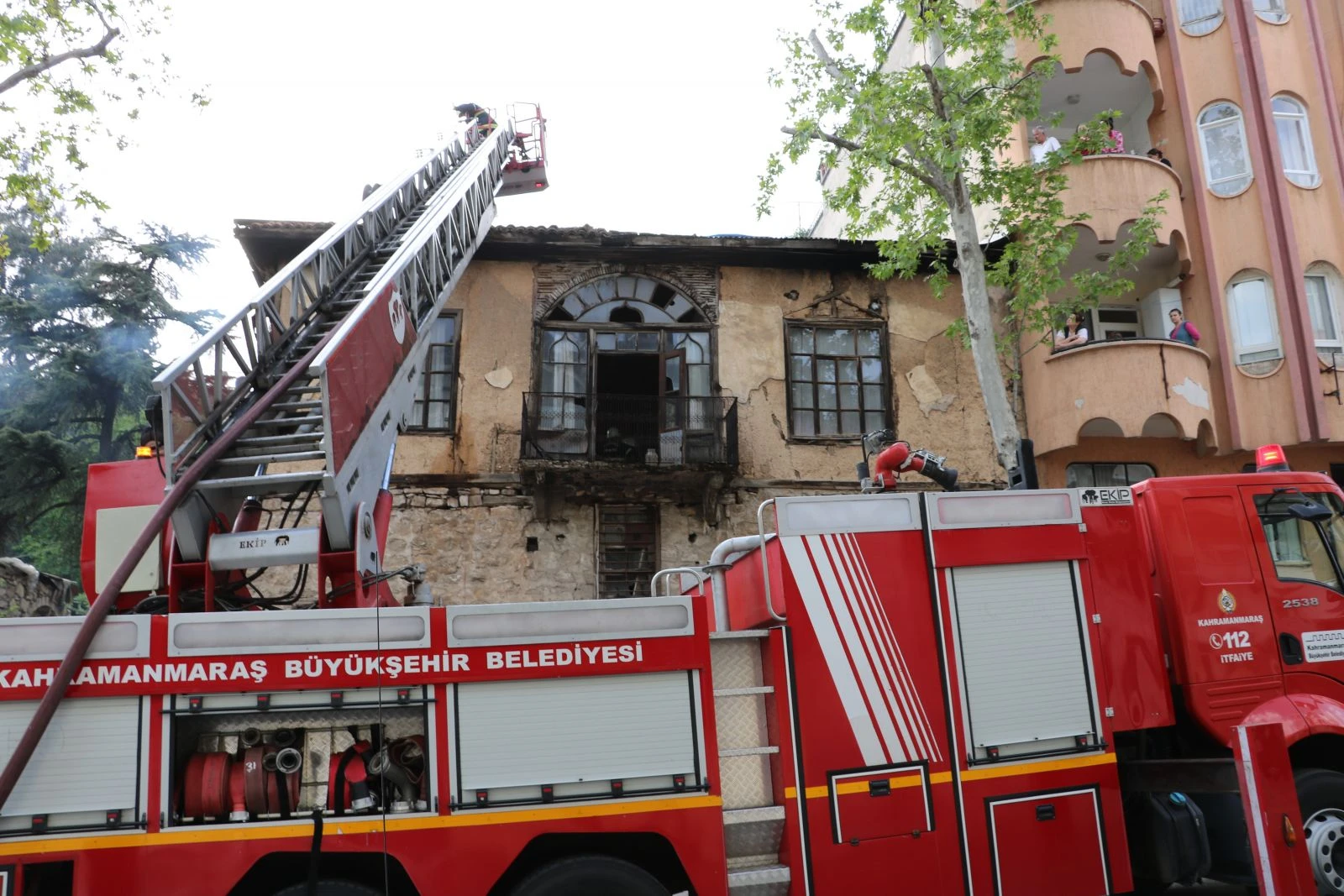 Babasıyla tartıştı, tarihi konağı yakmak istedi