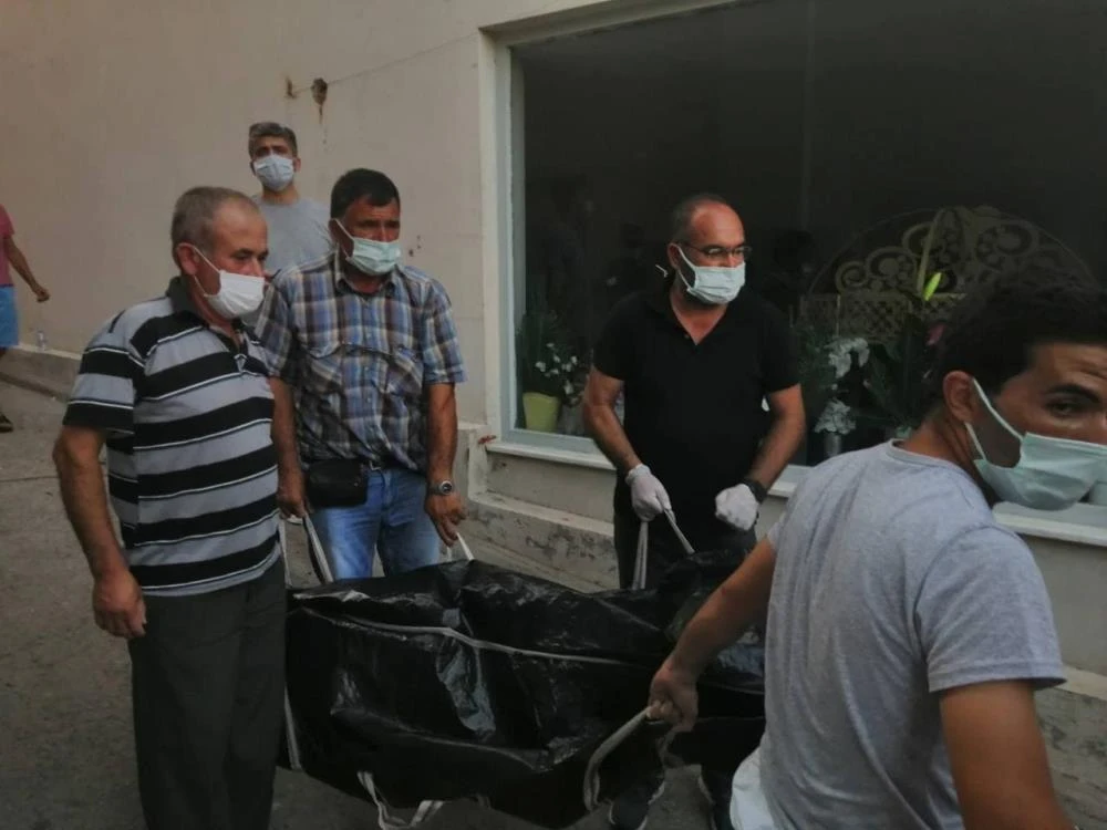 Yaşlı çift evde ölü bulundu