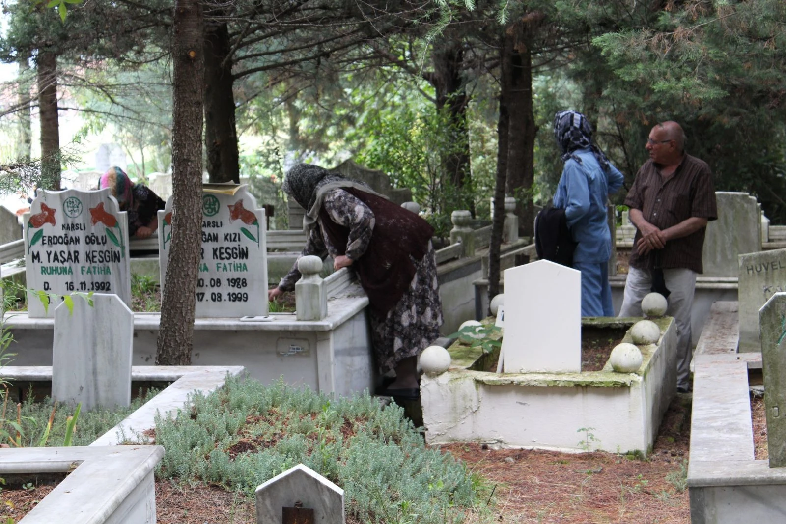17 Ağustos şehitleri, mezarlarında gözyaşları ve dualarla anıldı