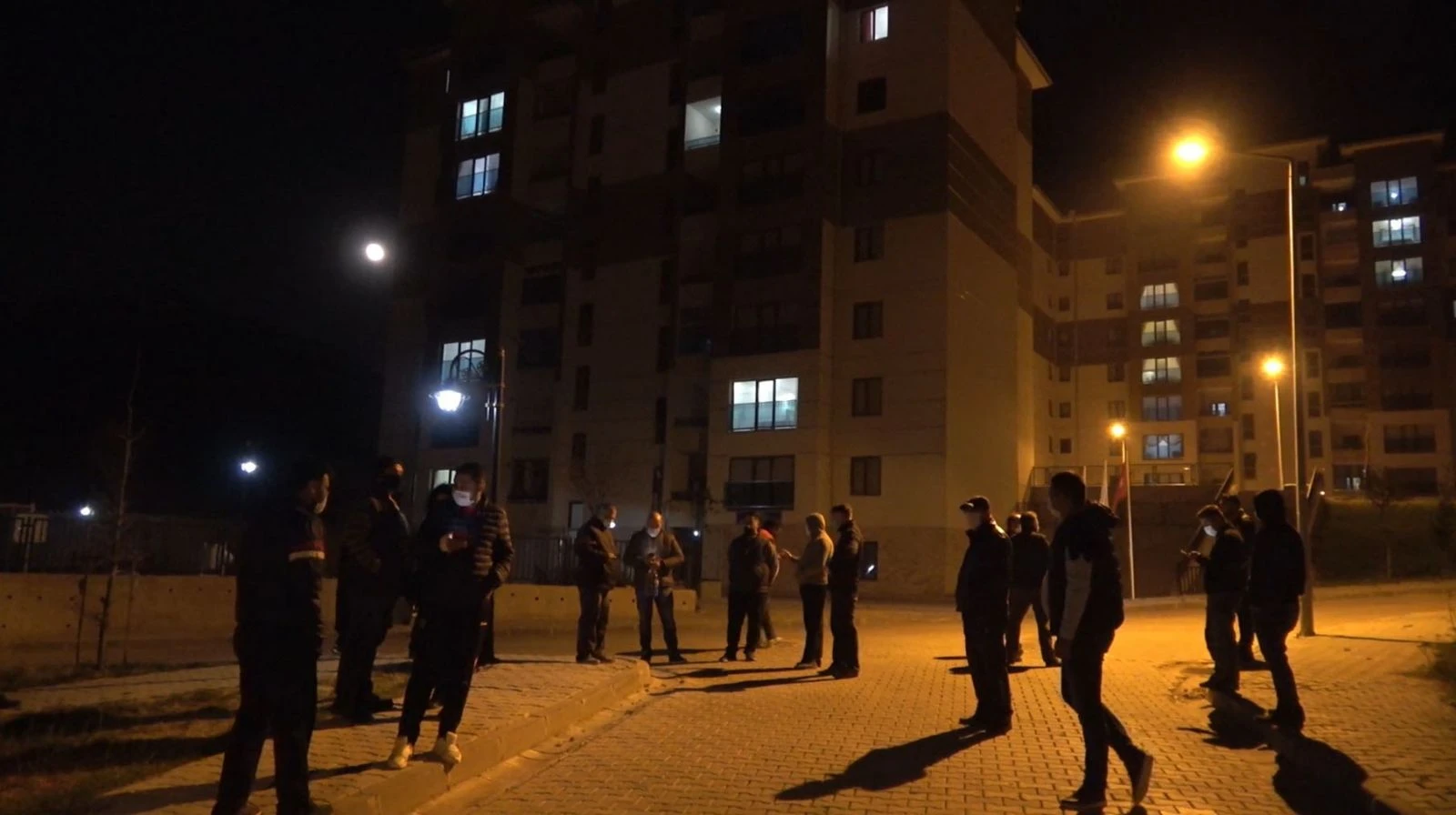 Bir mahalle sokağa indi