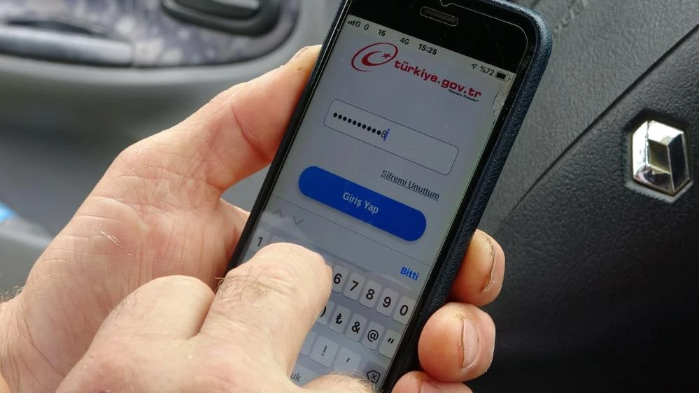 Trafik borcunu öderken tüm parasını dolandırıcılara kaptırdı