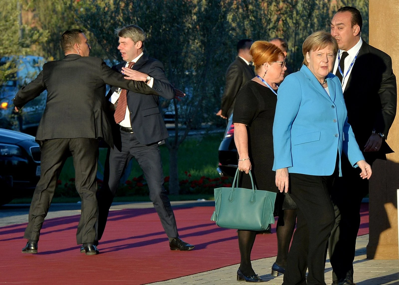 Merkel neye uğradığını şaşırdı