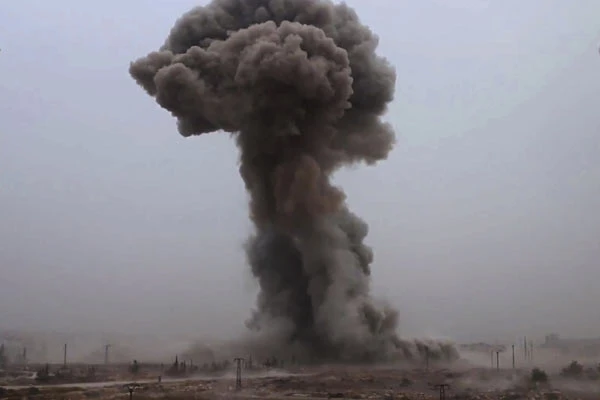 Muhalifler taarruza geçti! Alev topu her şeyi yuttu