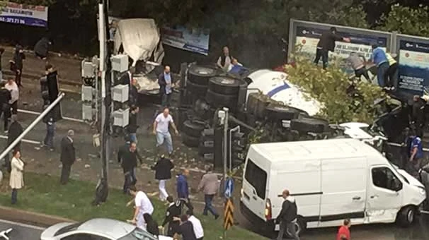 Maslak'ta korkunç kaza, 1 ölü, 5 yaralı