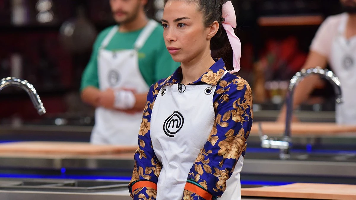 MasterChef yarışmacısı Burcu Önal'ın eşi görenleri hayrete düşürdü! Ünlü oyuncunun adeta ikizi çıktı