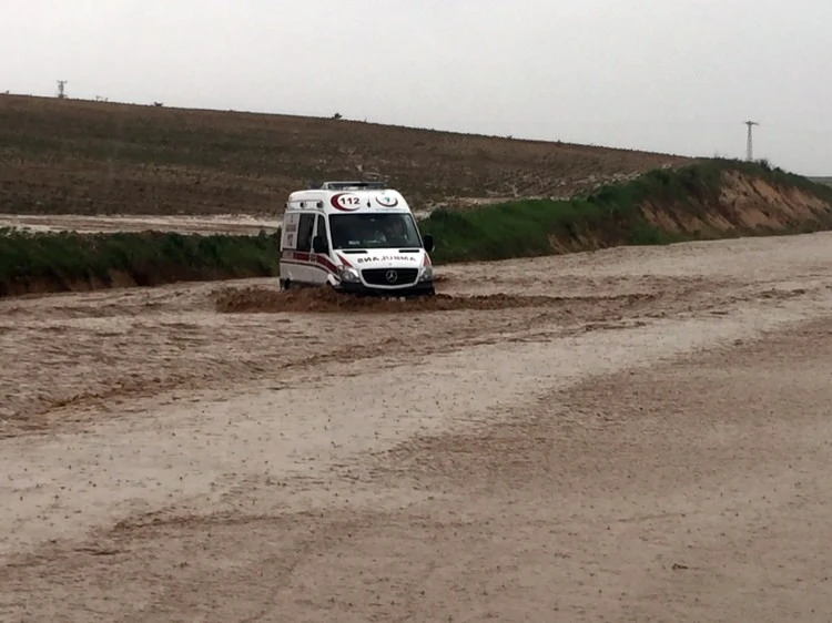 Erdoğan'ın mitingine giden otobüs devrildi: Ölü ve yaralılar var