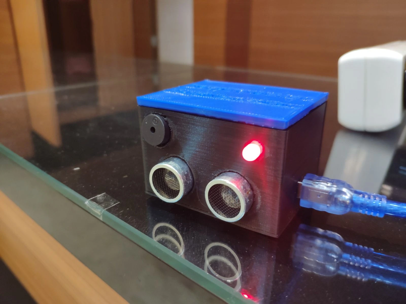 Meslek lisesinde sosyal mesafe cihazı geliştirdi