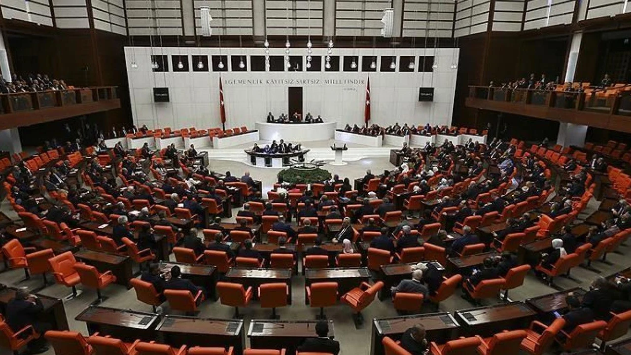 Meclis'te rekor fezleke sayısı