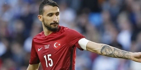 A Milli Takım'ın yeni kaptanı Mehmet Topal oldu