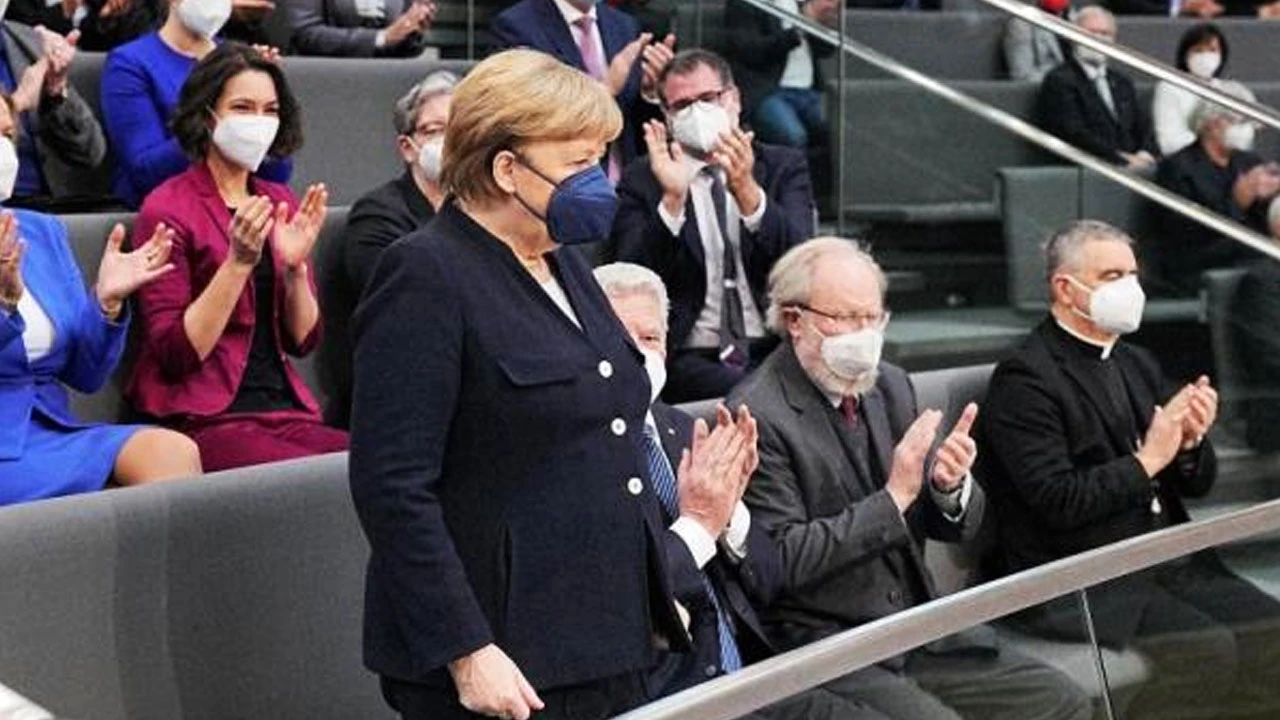 Almanya'nın yeni başbakanı Olaf Scholz oldu