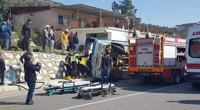 Mersin'de işçileri taşıyan otobüsün devrildi, ölü ve yaralılar var