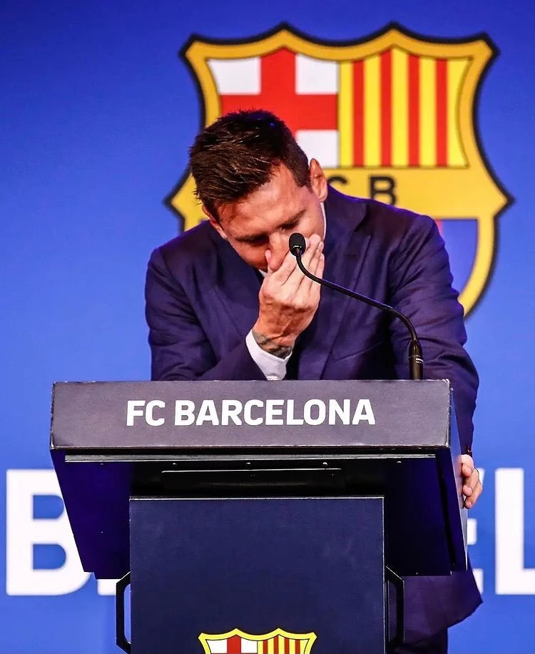 Lionel Messi, Barcelona'ya gözyaşlarıyla veda etti!