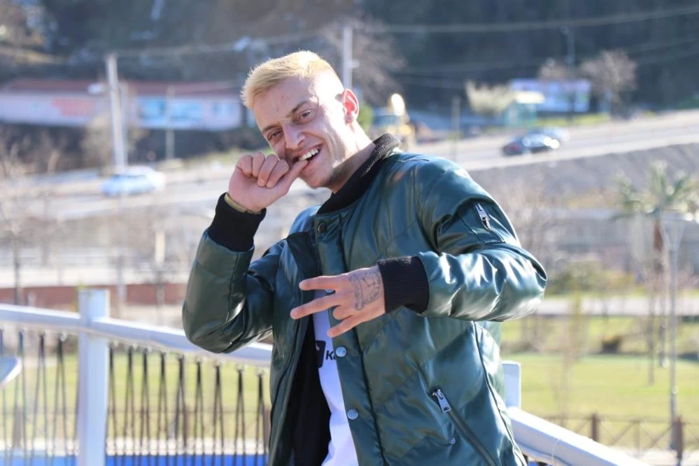 Mesut Özil’e benzerliği ile dikkat çeken genç: Onunla gurur duyuyorum