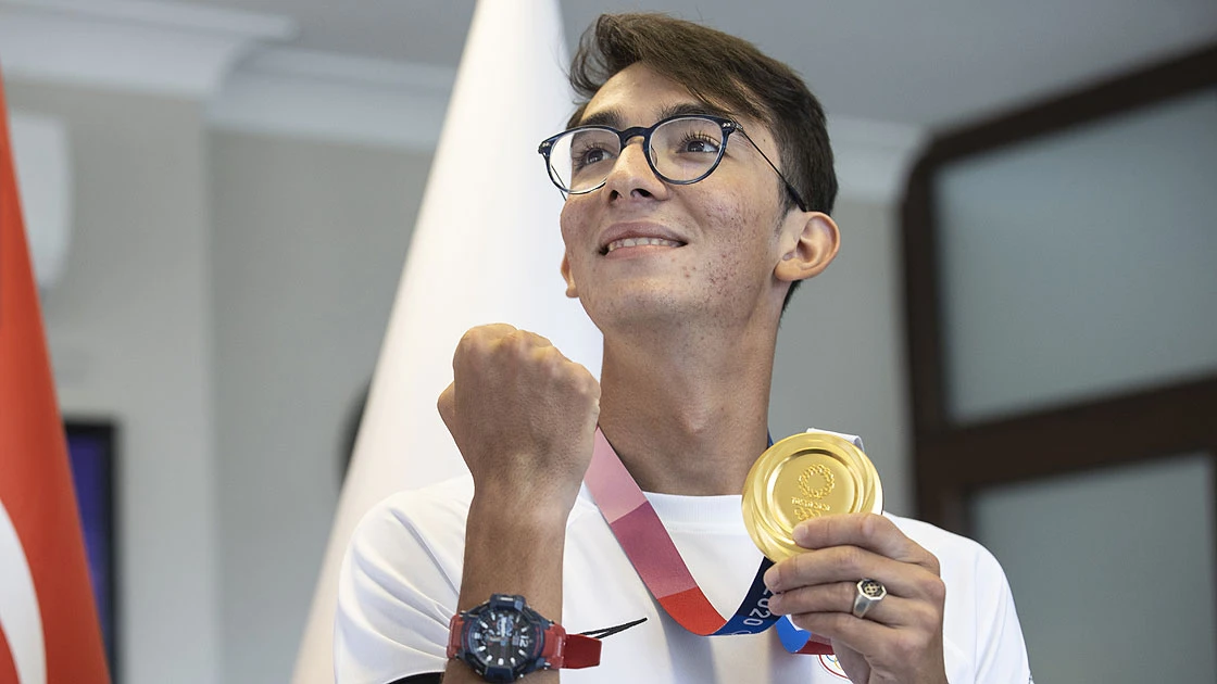 Mete Gazoz: "O oku milyarlarca defa attım"