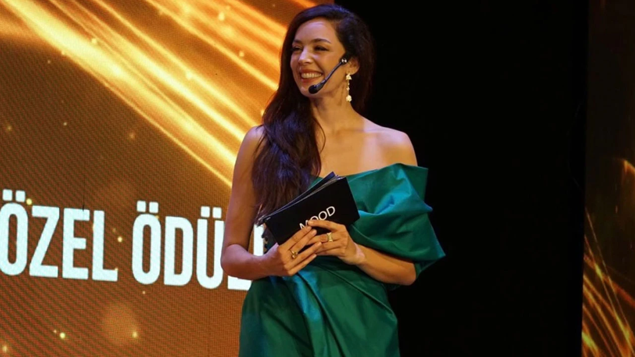 Mood Ödül Töreni'nde skandal: Yardımlar ulaşmadı Azra Akın isyan etti