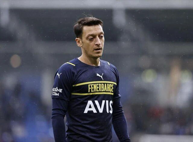 Mesut Özil'den İsmail Kartal'a sert tepki!