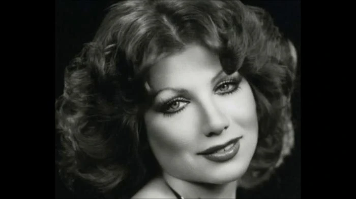 Nil Burak 5. evliliğini 3. eşiyle yapıyor! 30 yılın ardından yeniden birlikteler