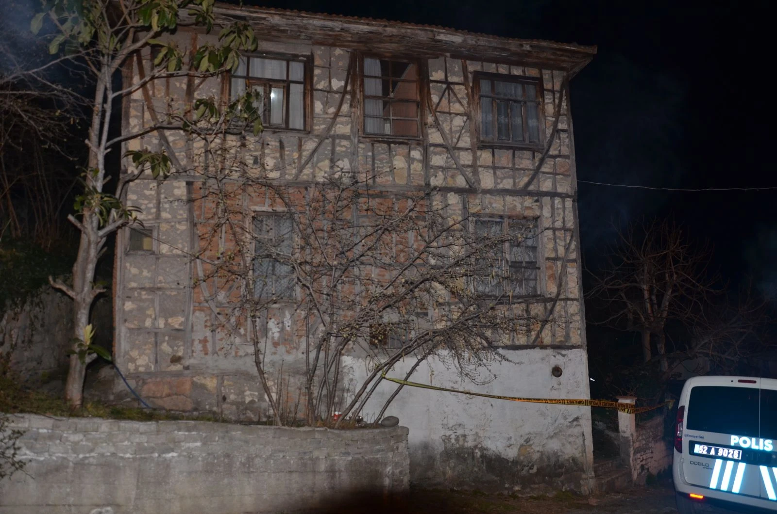 Yazılı not bırakıp intihar etti