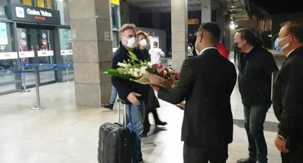 Oktay kaynarca, yoğun dizi temposuna ara vererek bodrum sezonunu erken açtı