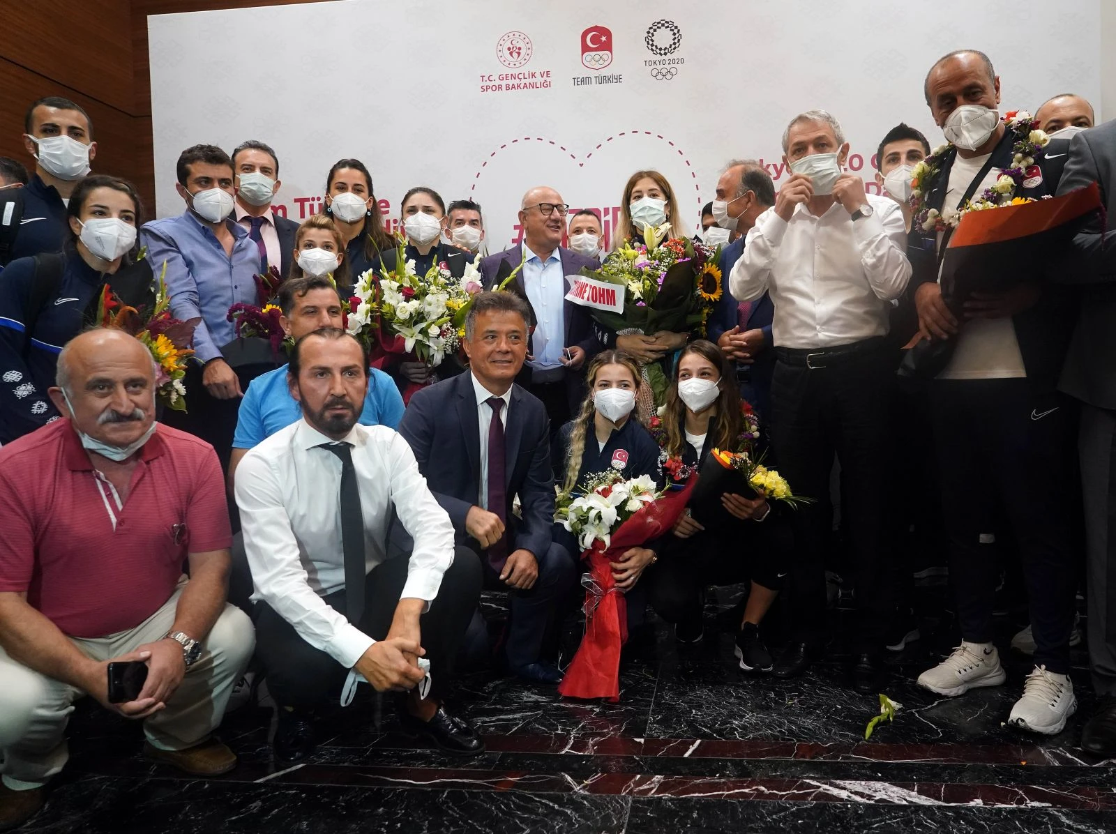 Olimpiyat kafilesi, yurda döndü