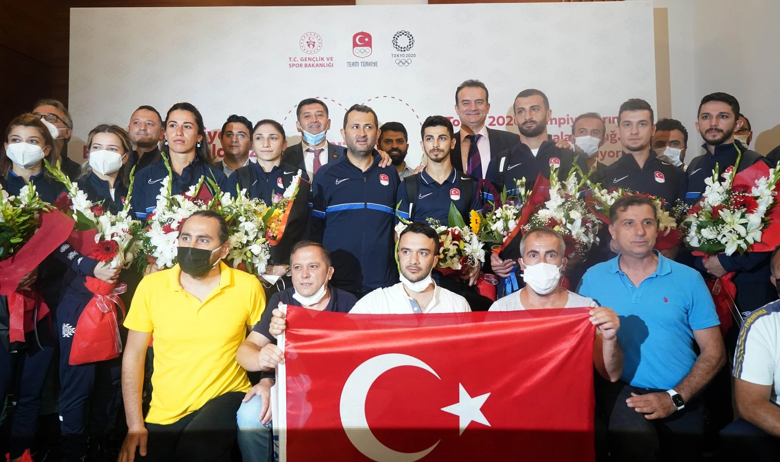 Olimpiyat kafilesi, yurda döndü