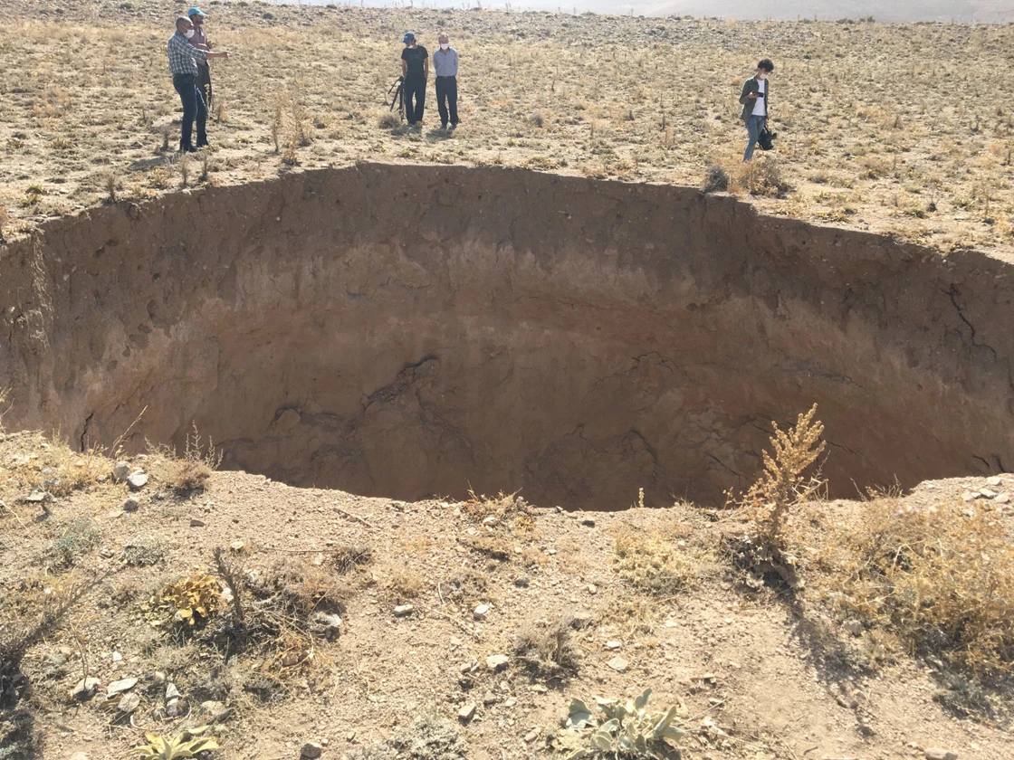 Konya'da 30 metre çapında obruk oluştu