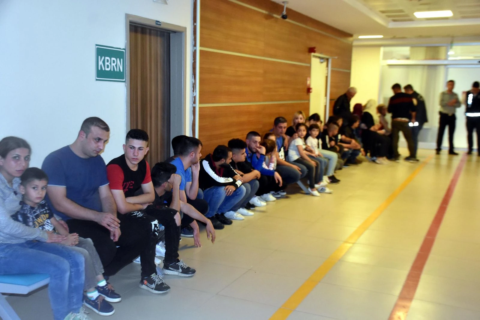 Okul servisiyle mülteci kaçakçılığı yaparken yakalandı