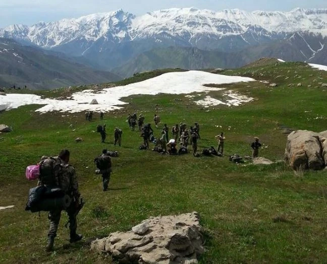 Dev operasyon! Mehmetçik Kato Dağı’na Türk bayrağını astı