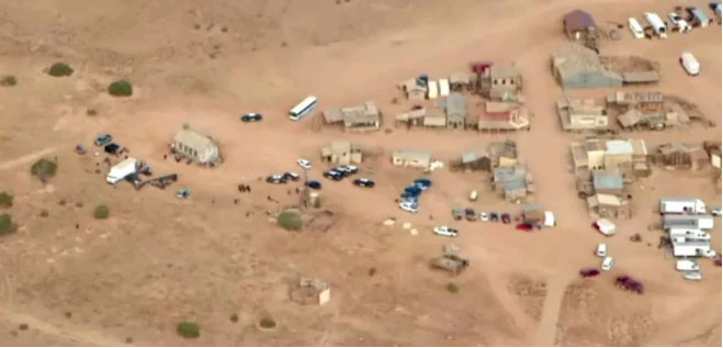 Alec Baldwin film setinde kazara bir kişiyi öldürdü bir kişiyi yaraladı