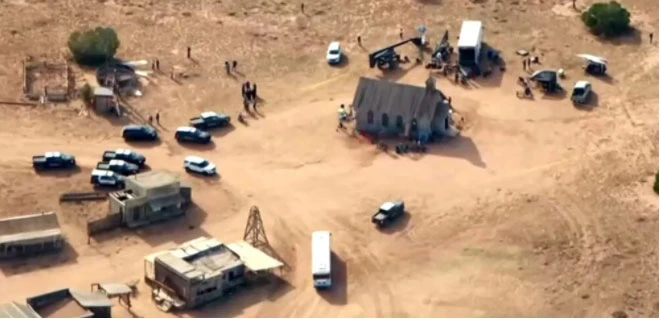 Alec Baldwin film setinde kazara bir kişiyi öldürdü bir kişiyi yaraladı