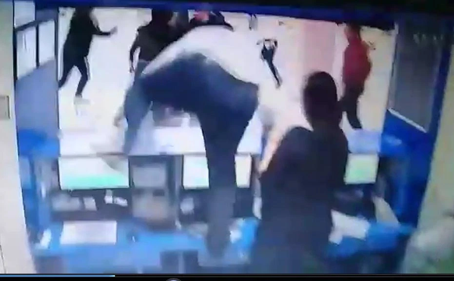 'Kız kardeşime neden bilet sattın' kavgası