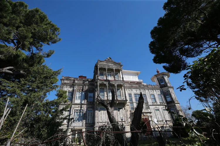 'Perili Köşk' icradan satılık