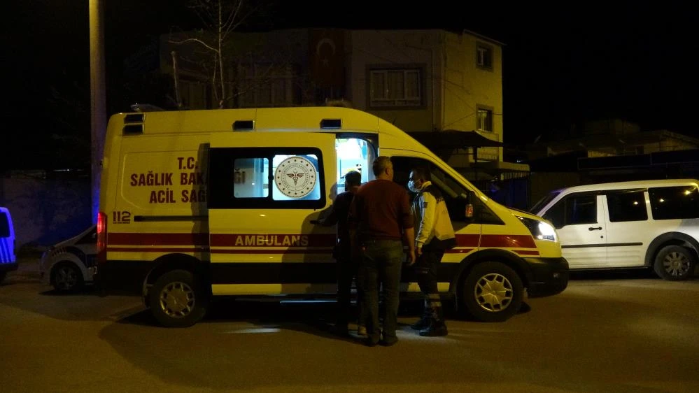 Maskeli kişiler dehşet saçtı: Bir polis yaralandı