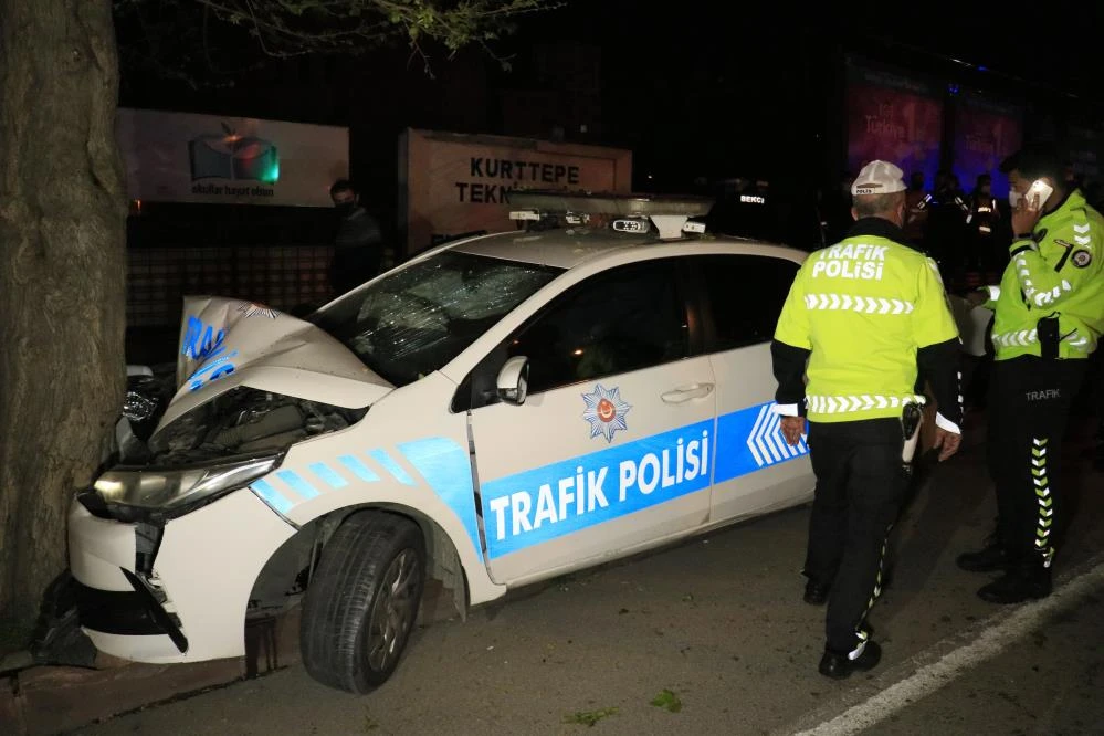 Polisler uygulamadan kaçan aracı kovalarken kaza yaptı