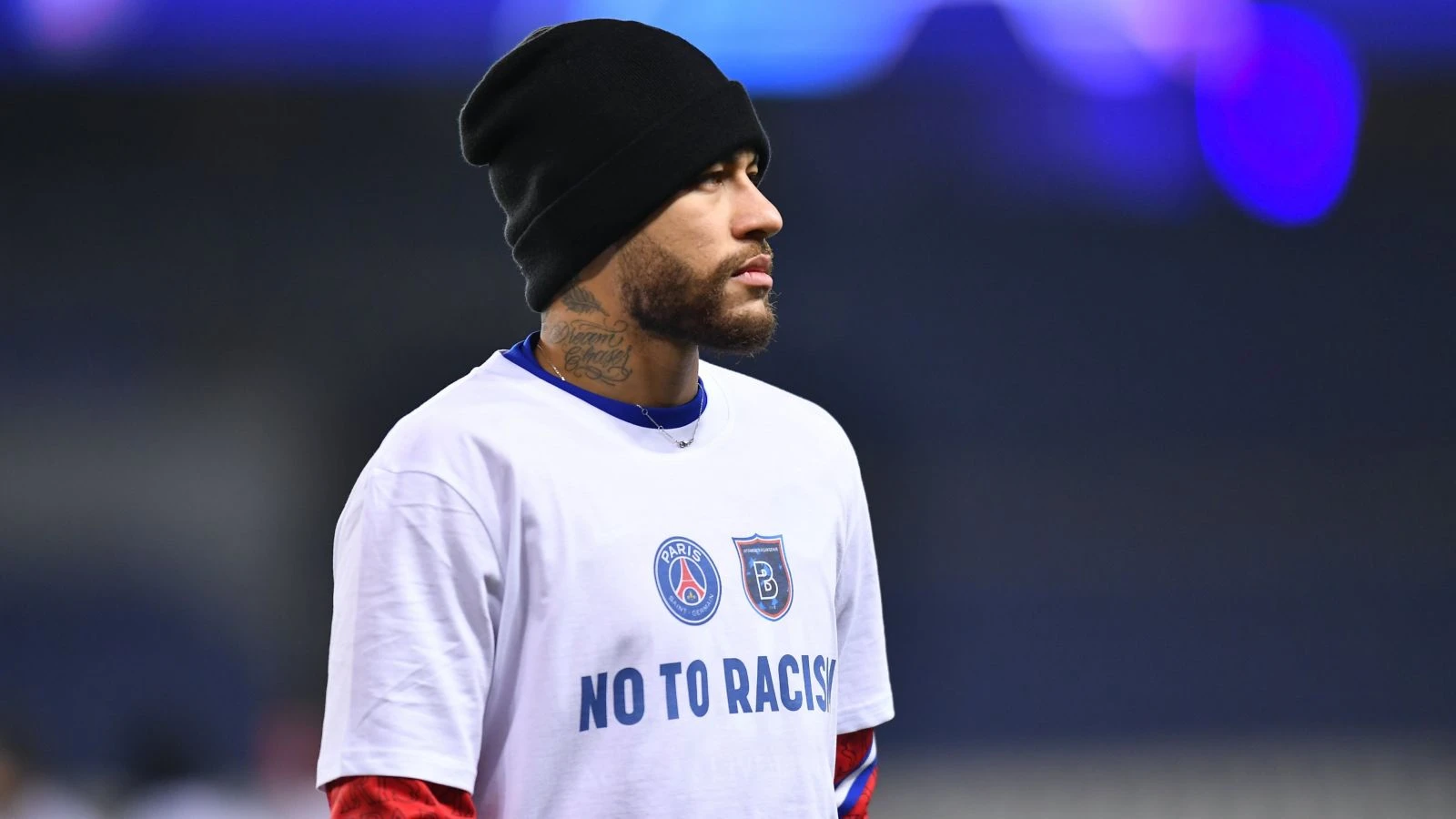 Parc des Princes'e ırkçılık karşıtı pankartlar asıldı