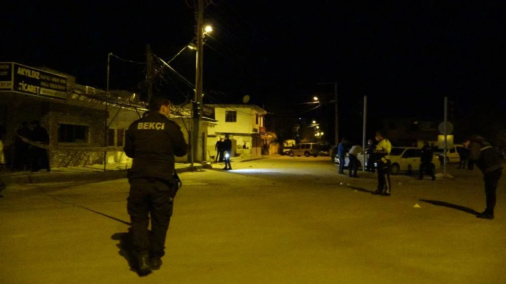 Maskeli kişiler dehşet saçtı: Bir polis yaralandı